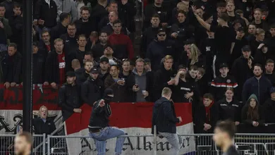 O AZ bane 43 torcedores envolvidos na agress&atilde;o ap&oacute;s a elimina&ccedil;&atilde;o para o West Ham