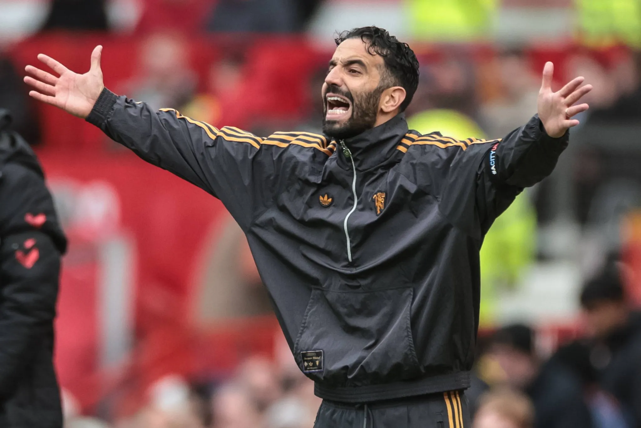 &lsquo;R&uacute;ben Amorim est&aacute; jogando roleta russa com seu emprego no Manchester United&rsquo;