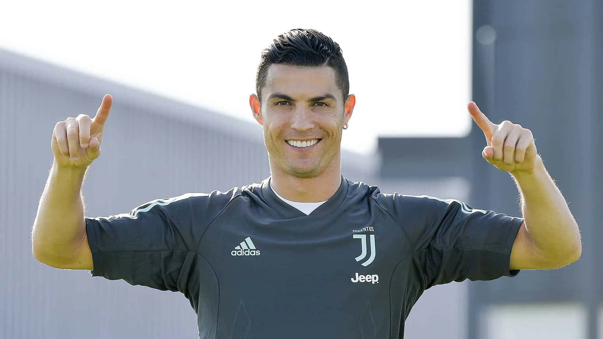 Cristiano Ronaldo: &ldquo;No come&ccedil;o, eu driblava, me exibia com os p&eacute;s. Percebi que n&atilde;o era suficiente, tinha que fazer gols&rdquo;