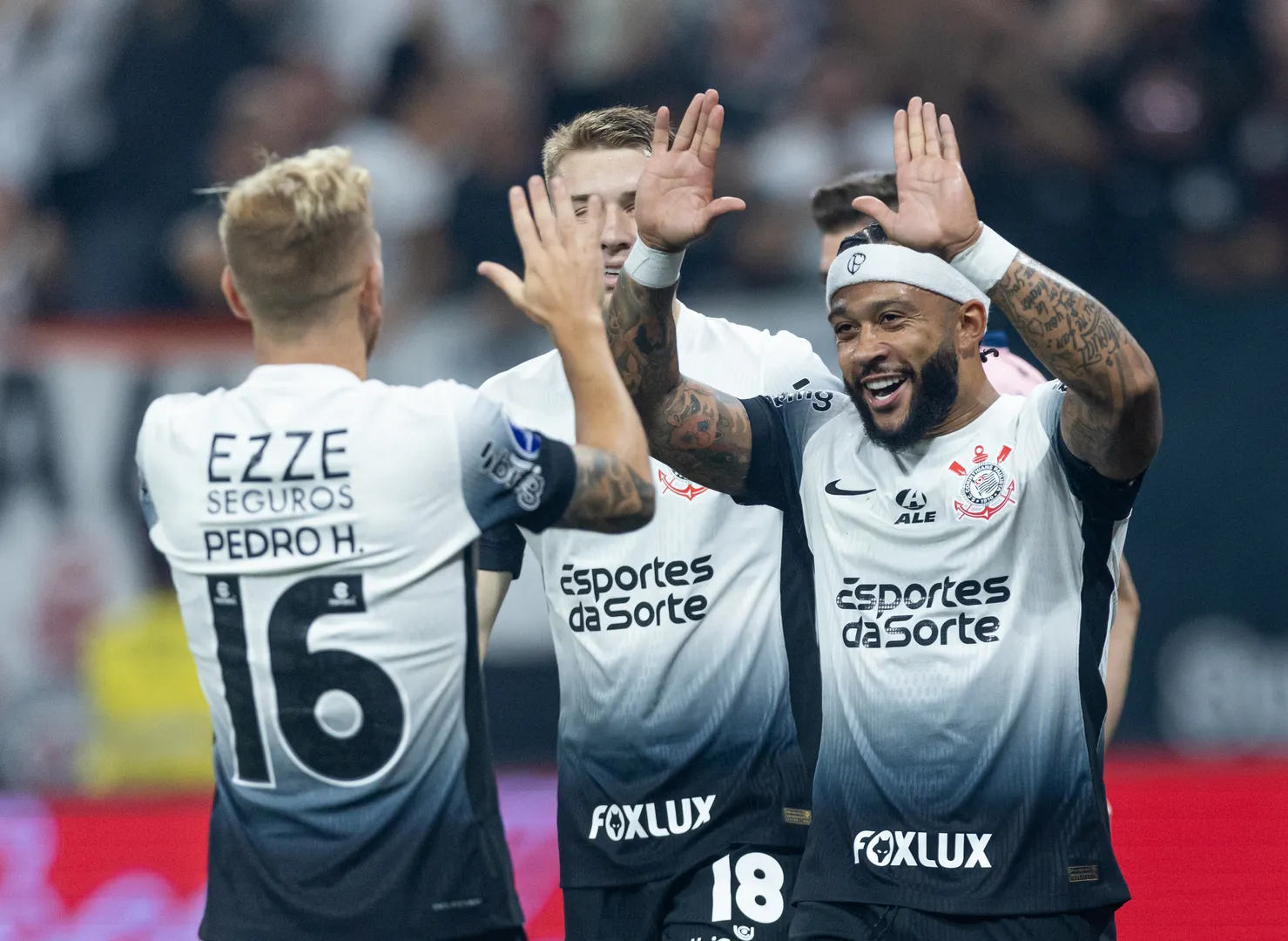 Depay e Pedro Henrique Corinthians