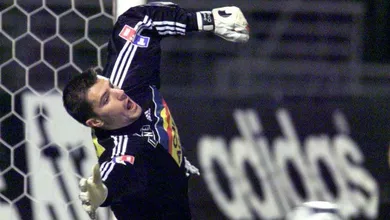 O Lyon x Bar&ccedil;a &eacute; uma &oacute;tima deixa para relembramos a defesa antol&oacute;gica de Coupet contra Rivaldo