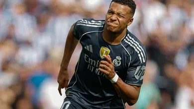 Mbapp&eacute; tem tarde inspirada e comanda vit&oacute;ria do Real Madrid com um a menos