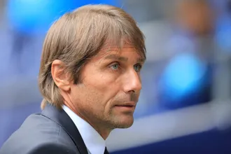 Conte: &lsquo;Na Premier League, est&atilde;o usando bazucas, enquanto todo o resto ainda usa pistolas&rsquo;