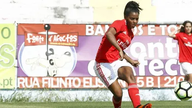 Geyse merece uma lembran&ccedil;a do Pr&ecirc;mio Pusk&aacute;s depois desse chap&eacute;u humilhante na goleira
