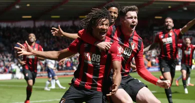 O Tottenham viveu dois jogos distintos em um s&oacute; e as expuls&otilde;es custaram a derrota contra o Bournemouth