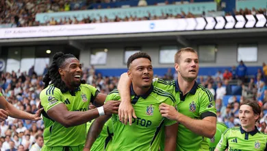 Muniz &lsquo;cala&rsquo; t&eacute;cnico, salva Fulham em meio a poss&iacute;vel sa&iacute;da e torcida pede: &lsquo;N&atilde;o o deixem ir&rsquo;