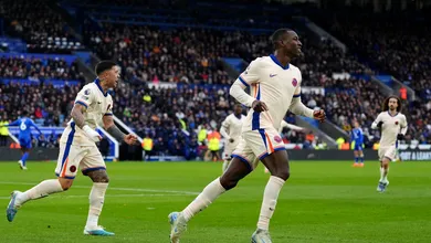 Jackson supera Crespo e Torres na vit&oacute;ria do Chelsea em &lsquo;festival de pontap&eacute;s&rsquo;