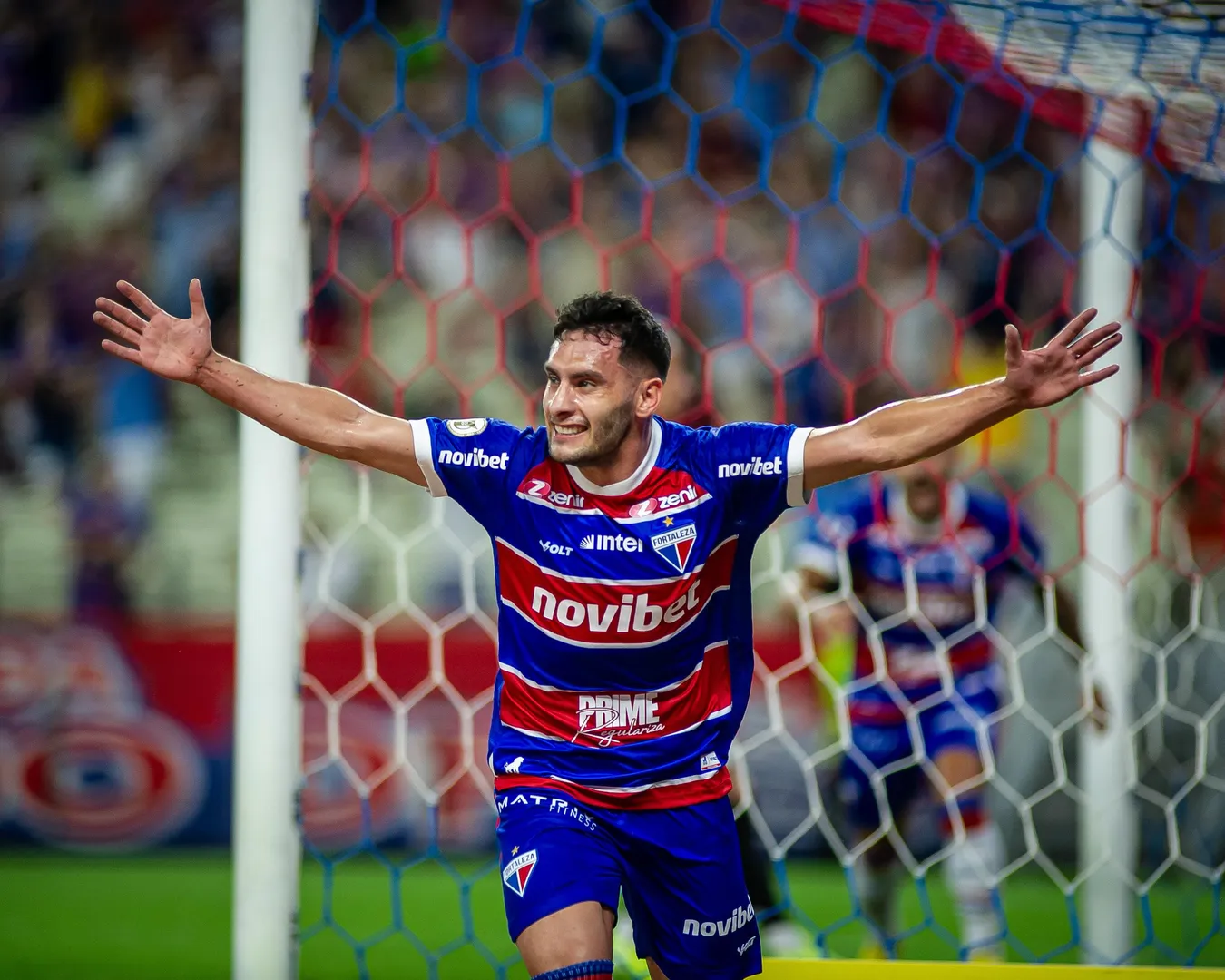 Mart&iacute;nez comemora gol do Fortaleza