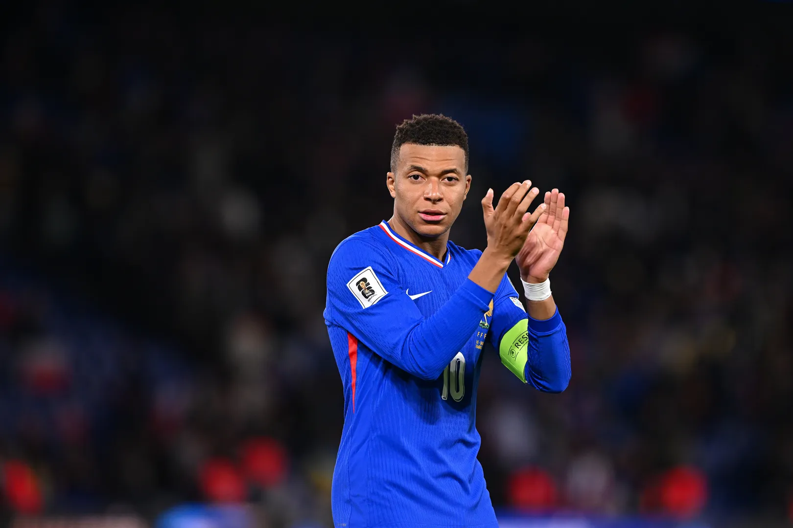 Mbapp&eacute; agradece torcedores ap&oacute;s classifica&ccedil;&atilde;o (Foto: Iconsport)