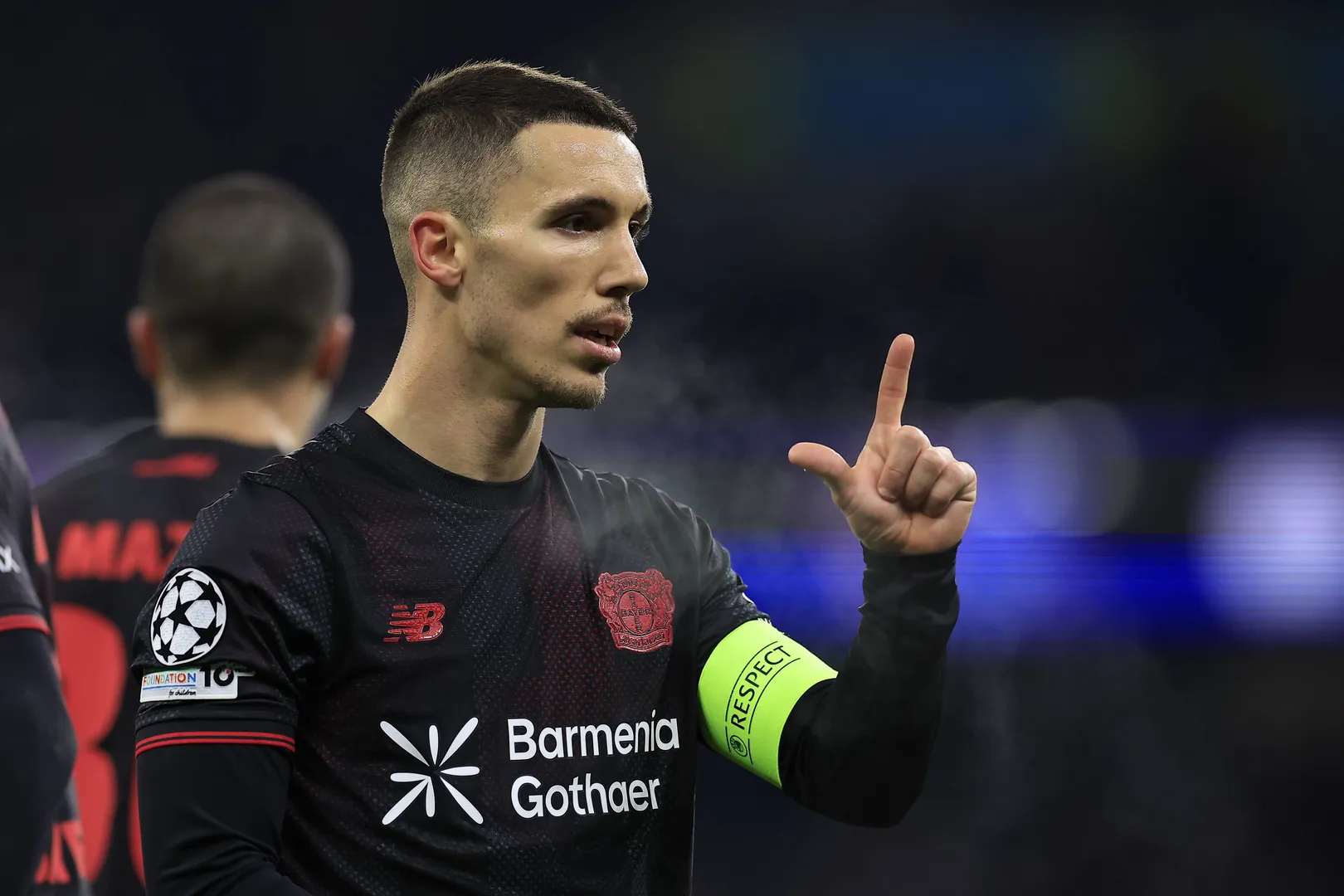 Grimaldo em a&ccedil;&atilde;o pelo Bayer Leverkusen