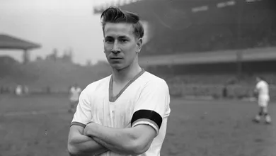 Como a inf&acirc;ncia do menino de sangue boleiro orientou o talento de Bobby Charlton