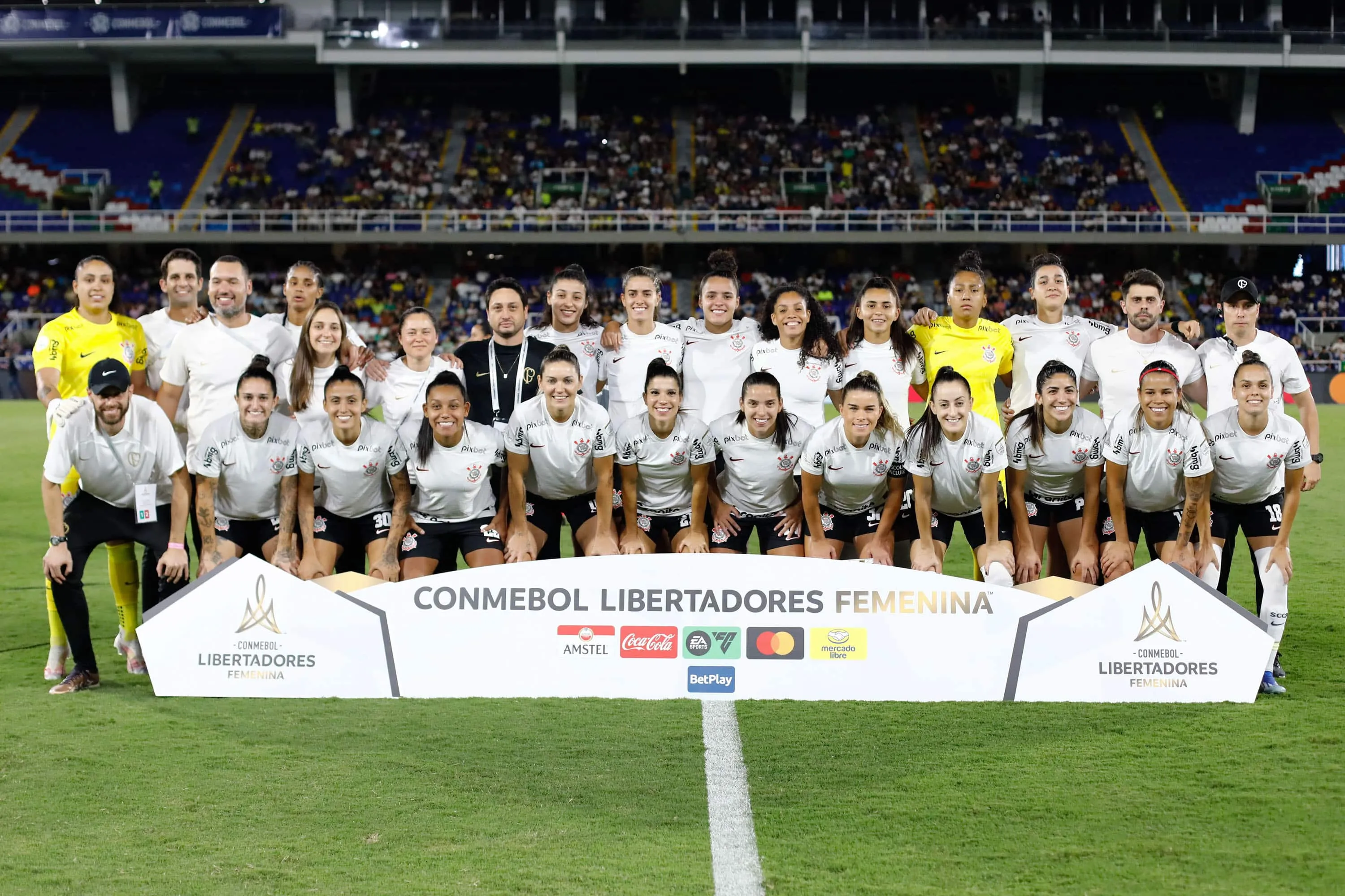 Time feminino do Corinthians n&atilde;o renova com cinco jogadoras para primeiro ano sem Arthur Elias