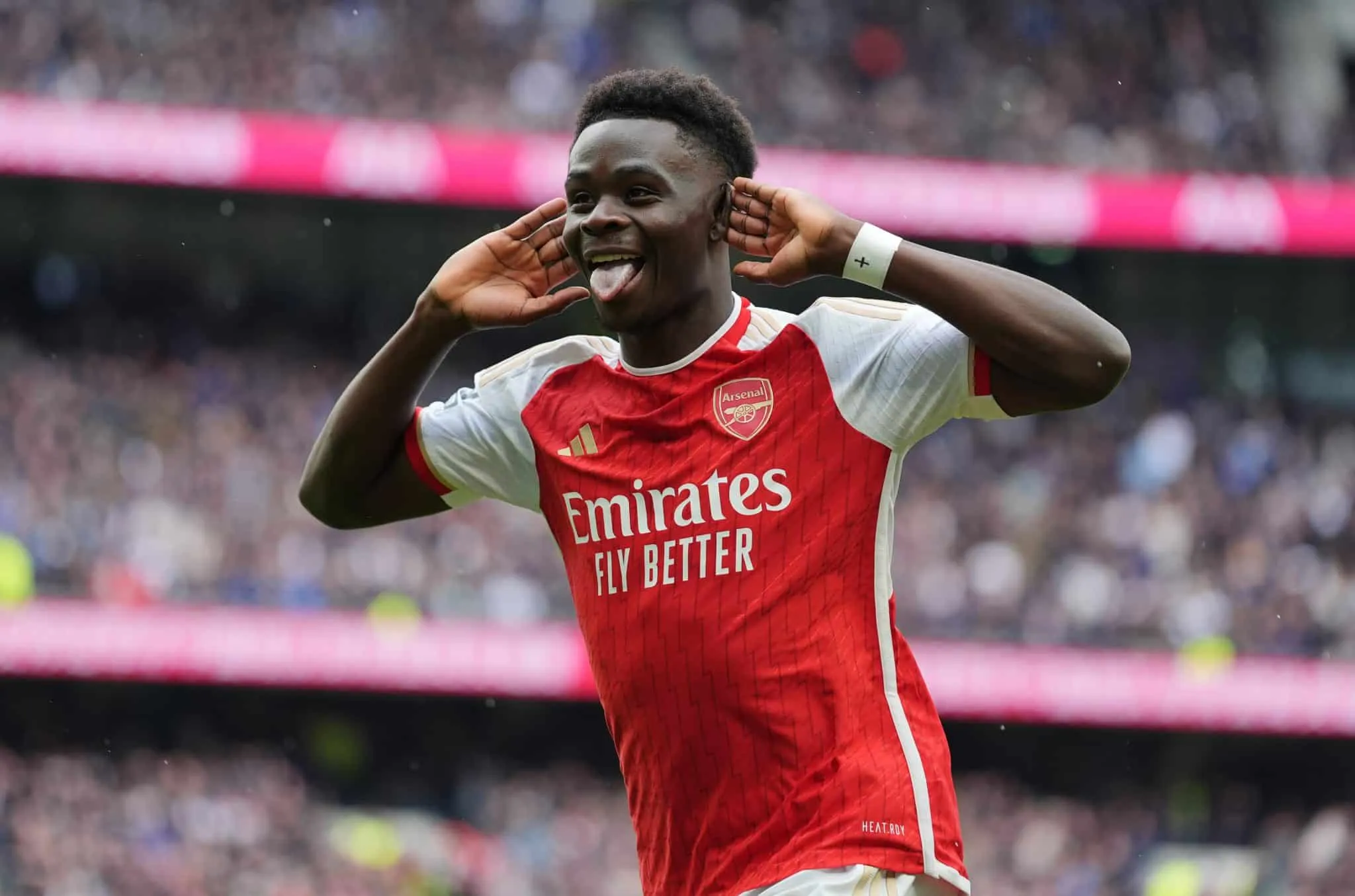 Segue o l&iacute;der! Arsenal vai com tudo e vence o cl&aacute;ssico contra o Tottenham