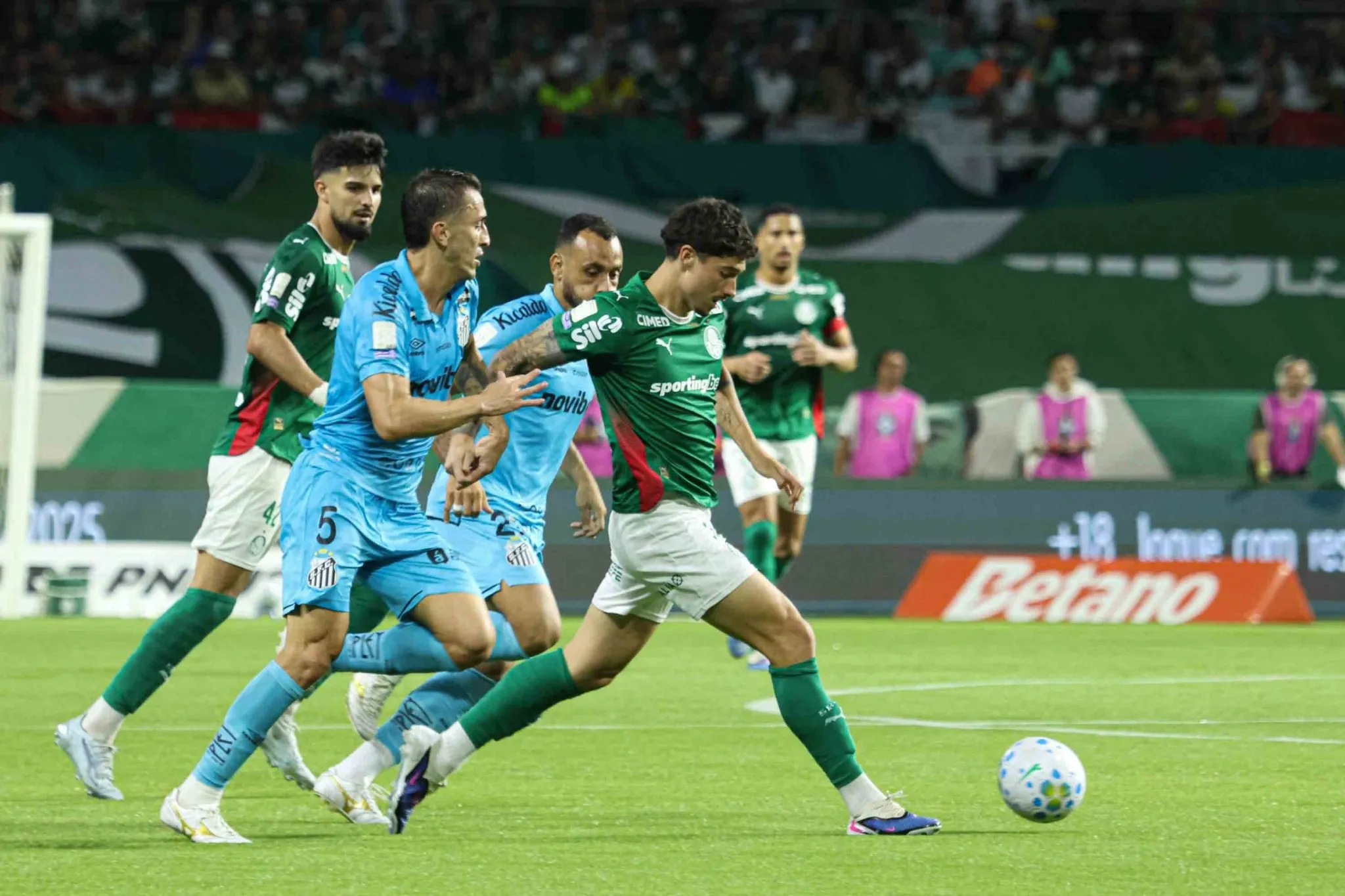 Duelo entre Palmeiras e Santos no Paulist&atilde;o deste ano (Foto: IMAGO / Pera Photo Press)