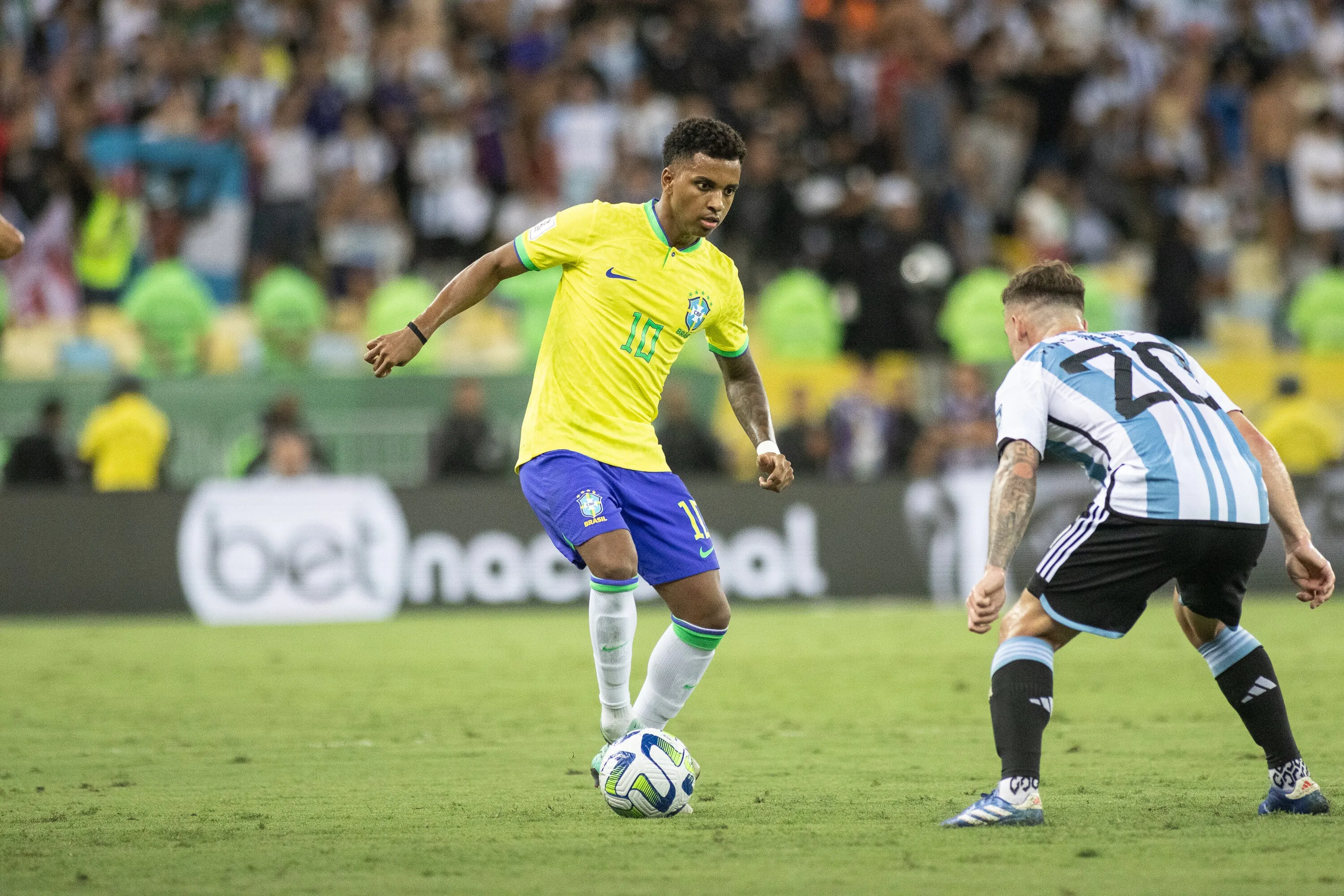 Rodrygo repudia ataques em suas redes sociais ap&oacute;s derrota para Argentina: &lsquo;Racistas est&atilde;o sempre de plant&atilde;o&rsquo;