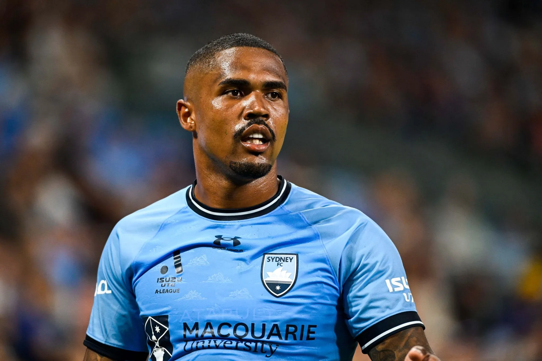 Como Balotelli influenciou Douglas Costa a assinar com clube inusitado na It&aacute;lia