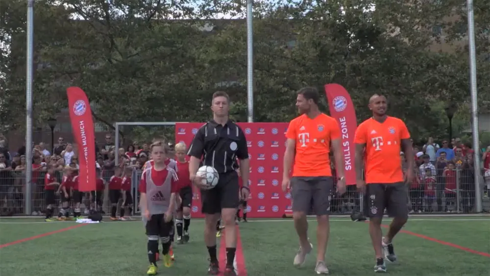 [V&iacute;deo] Nem 40 crian&ccedil;as juntas foram capazes de parar Vidal e Xabi Alonso
