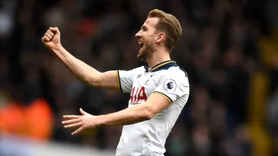 Harry Kane desfilou: marcou seu 100&ordm; gol por clubes na goleada do Tottenham
