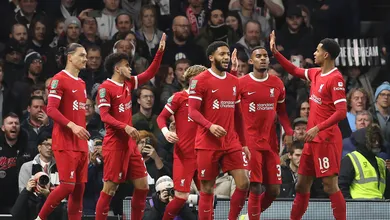 Apesar da press&atilde;o do Fulham, Liverpool segura vantagem e reeditar&aacute; final com o Chelsea na Copa da Liga
