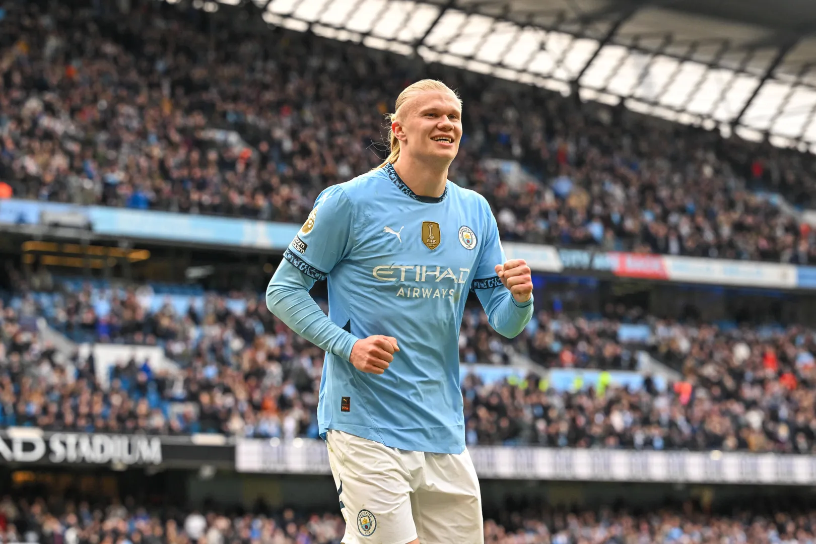 Haaland celebra gol pelo Manchester City