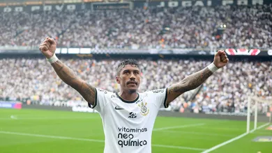 Oferta do Corinthians de seis meses de contrato para Paulinho &eacute; o melhor dos mundos para o volante