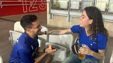 Noiva pedida em casamento em Cruzeiro x Gr&ecirc;mio no Mineir&atilde;o se emociona: &lsquo;Foi perfeito&rsquo;