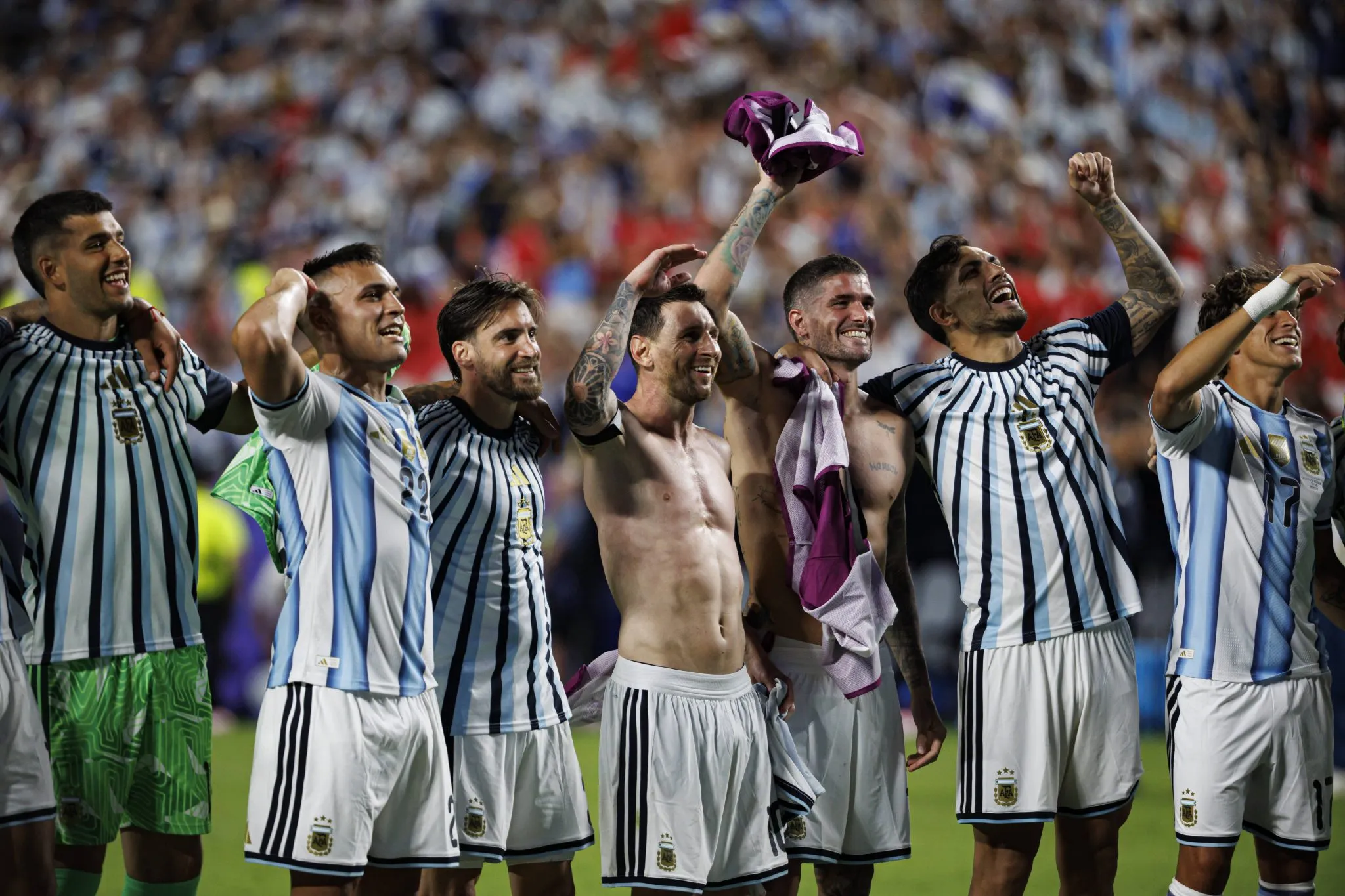 Jogadores argentinos celebram classifica&ccedil;&atilde;o para semifinal da Copa do Mundo
