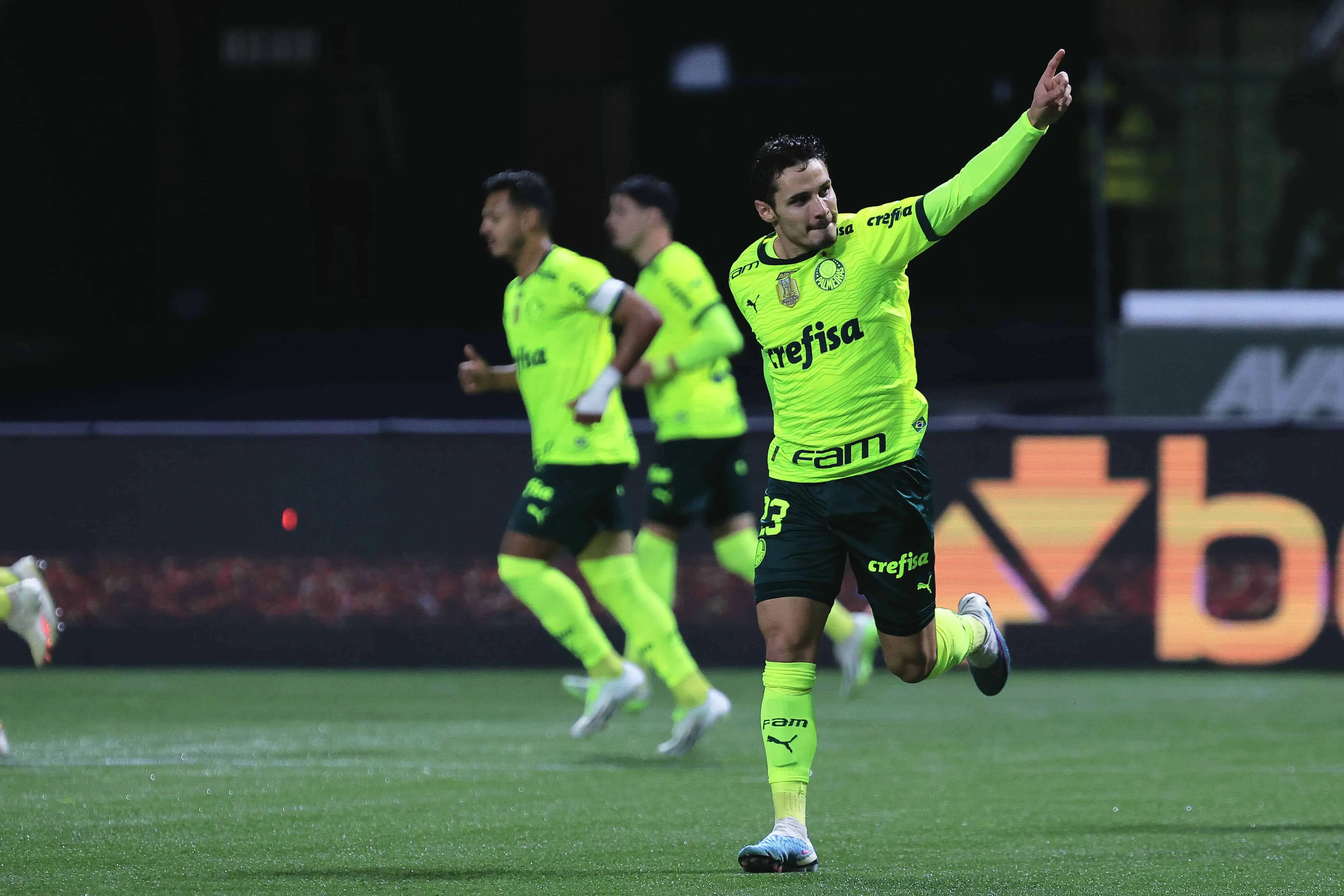 Talento de Raphael Veiga volta a prevalecer em vit&oacute;ria do Palmeiras sobre o Vasco