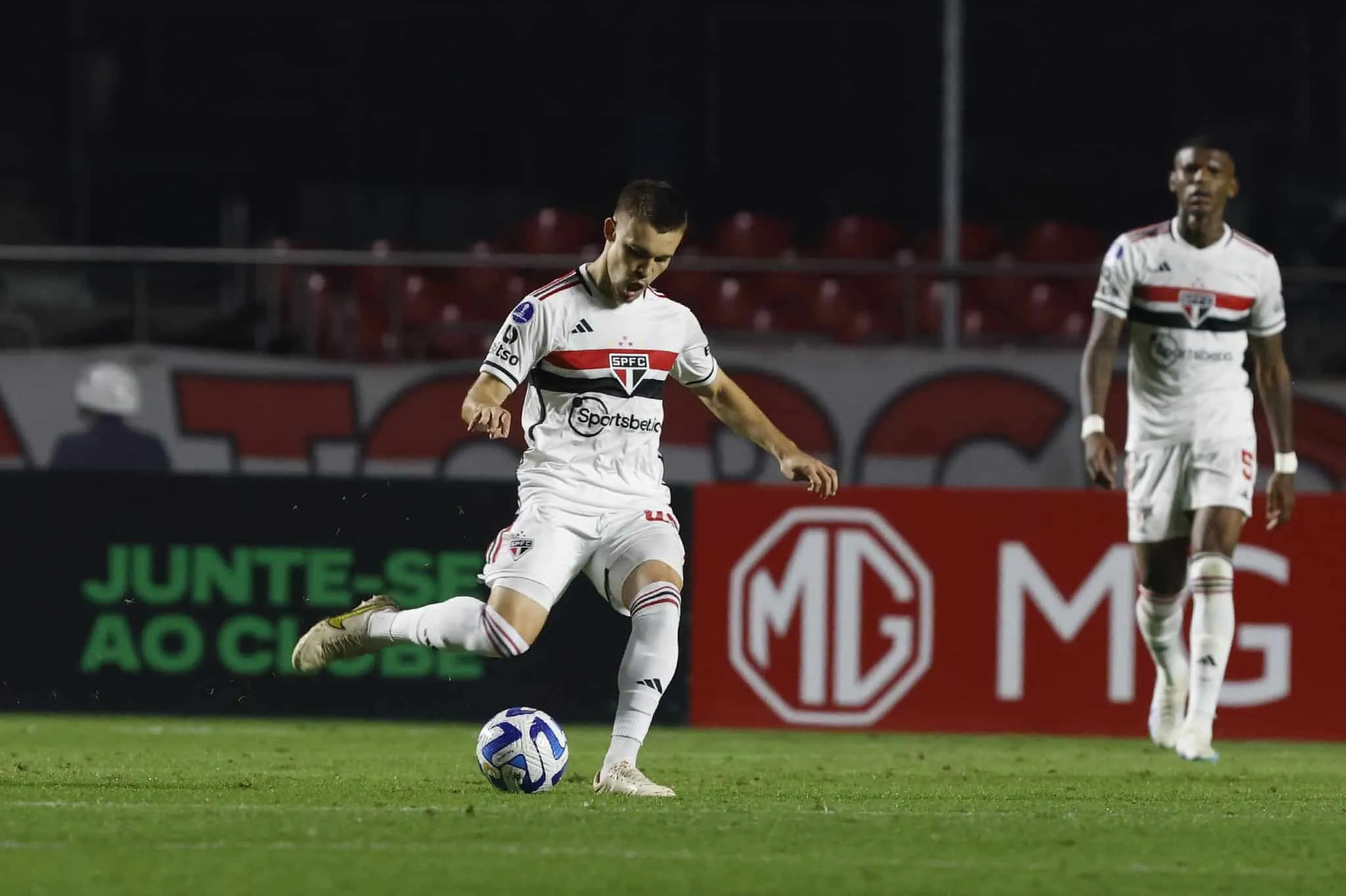 Xod&oacute; de Dorival &eacute; destaque no meio-campo do S&atilde;o Paulo na Copinha; veja em quem ficar de olho
