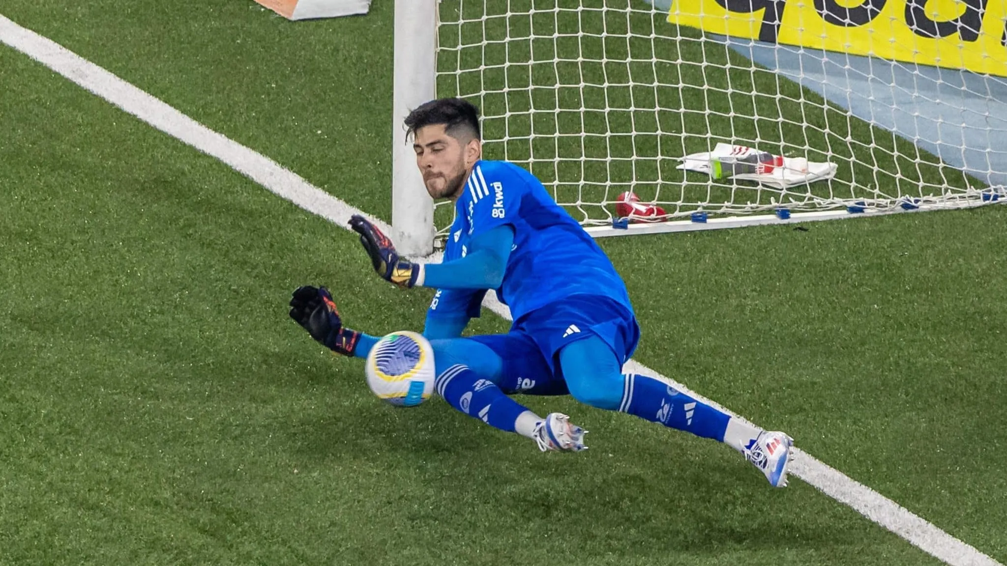 Rossi salva Flamengo de tomar uma goleada ainda maior para o Botafogo