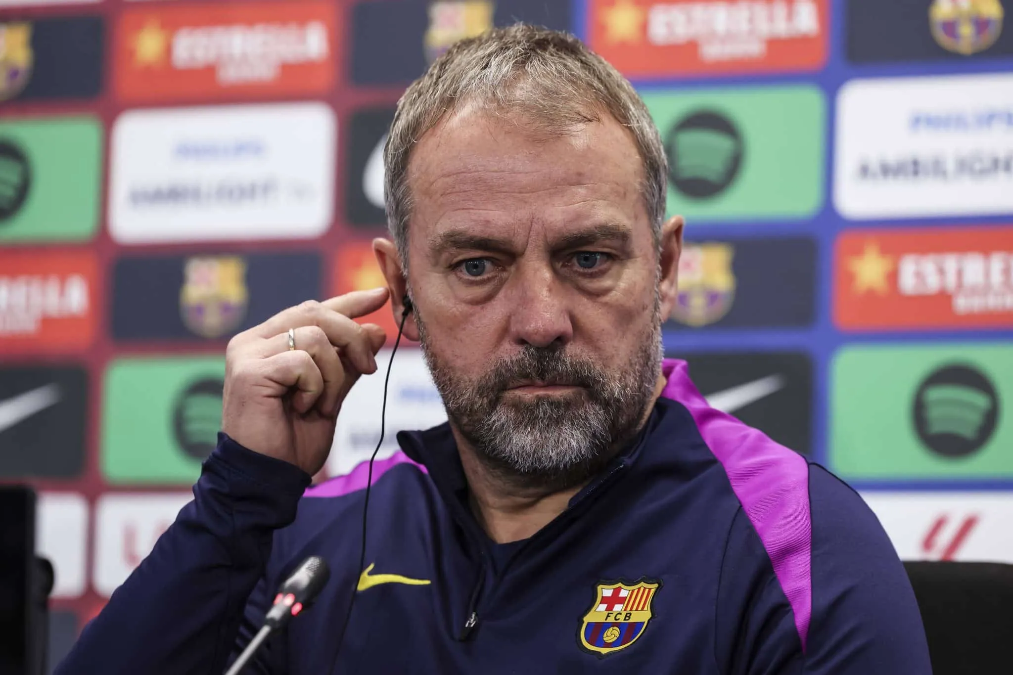 Flick mostra mais uma vez como lida com medalh&otilde;es do Barcelona: &lsquo;&Eacute; o meu trabalho&rsquo;