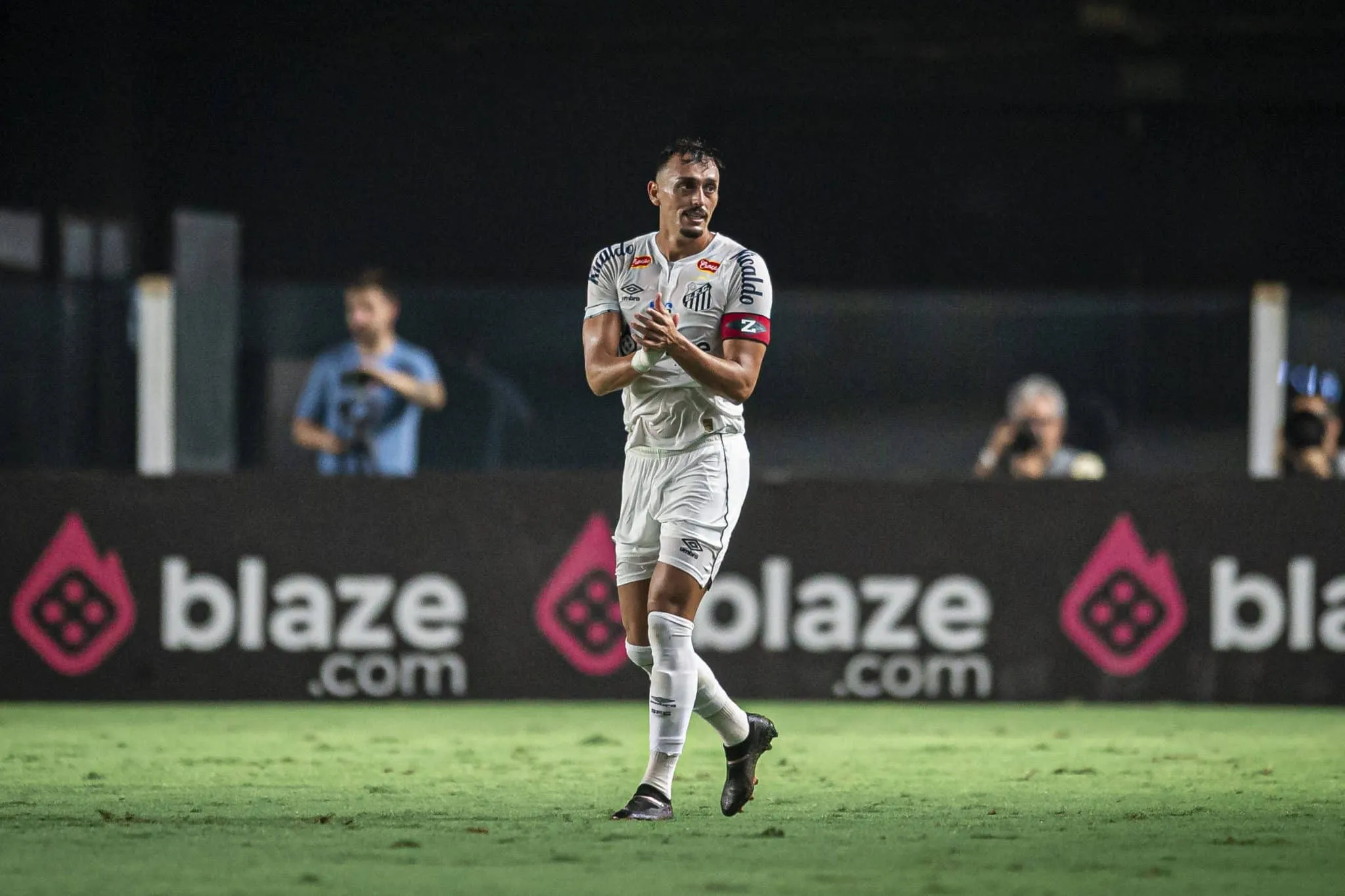 Santos faz o dever de casa e se aproxima do retorno &agrave; elite do futebol brasileiro