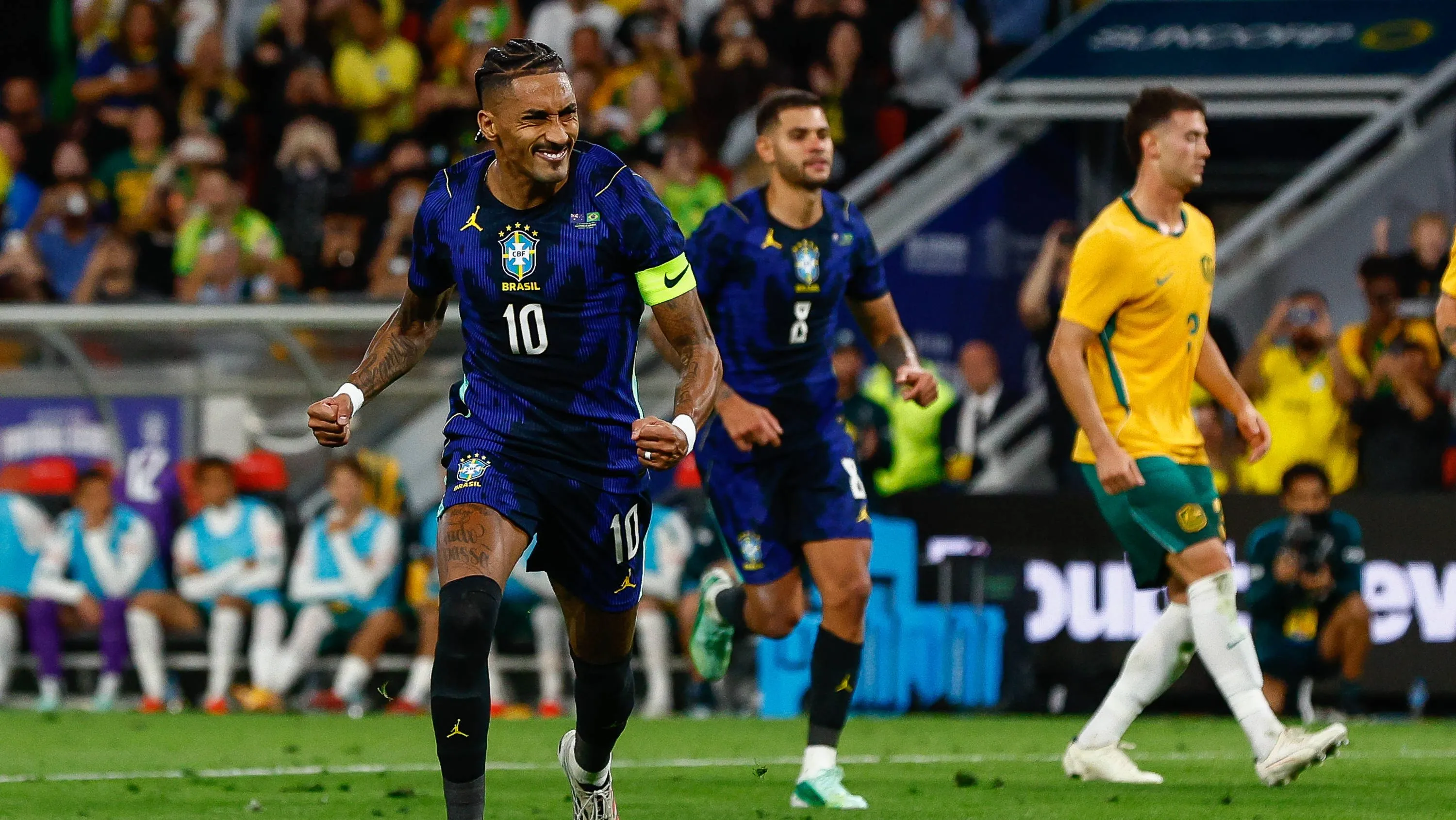 Raphinha comemora gol durante Brasil x Austr&aacute;lia (Foto: Imago/AAP)
