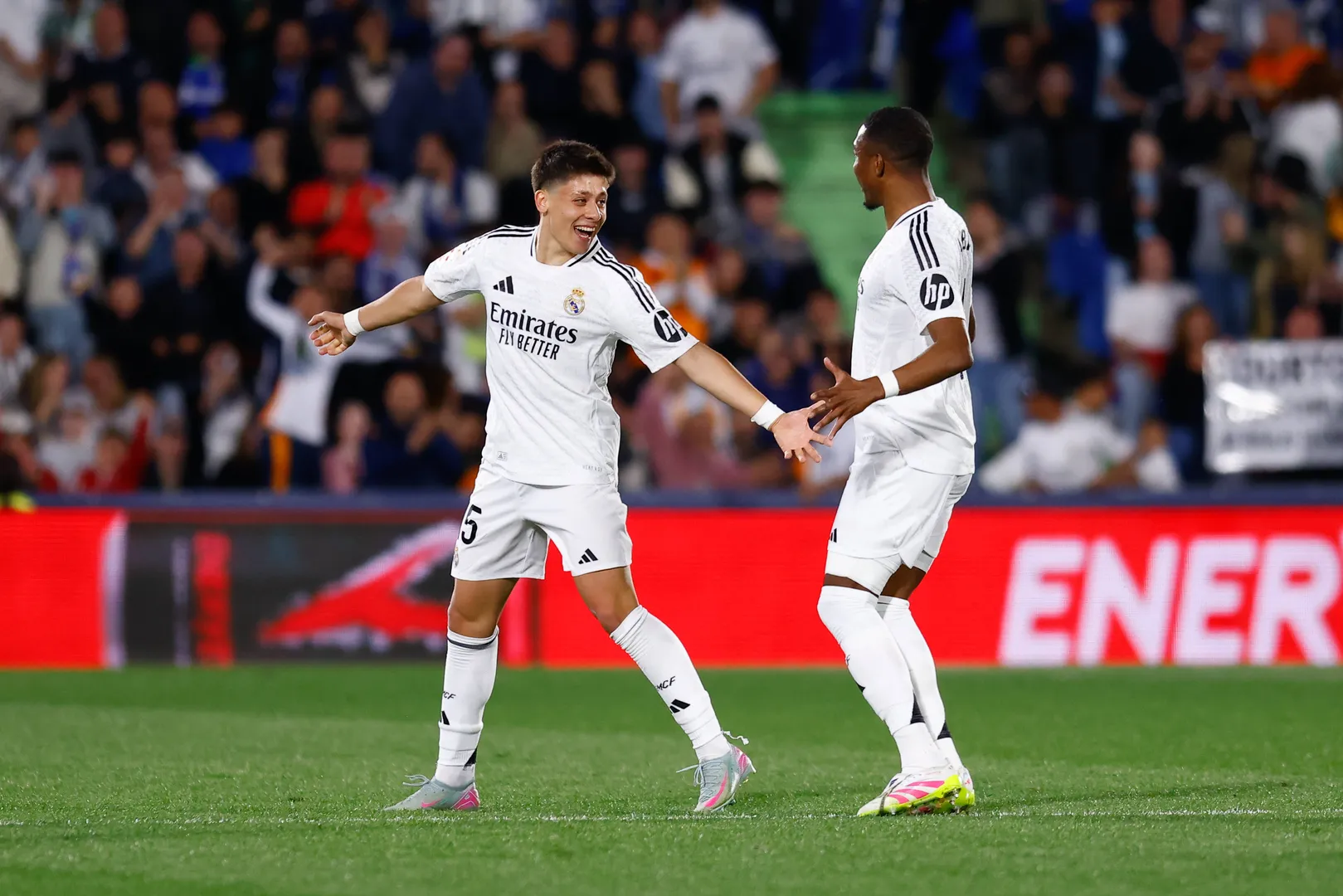 G&uuml;ler celebra gol pelo Real Madrid 