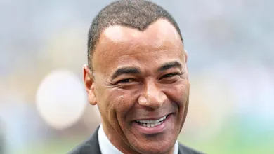 &Iacute;dolo na It&aacute;lia, Cafu d&aacute; recado a Wesley e aprova outro lateral brasileiro no Milan