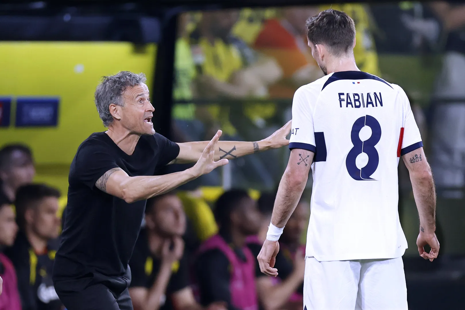 Luis Enrique d&aacute; instru&ccedil;&otilde;es para Fabi&aacute;n Ruiz em jogo do PSG