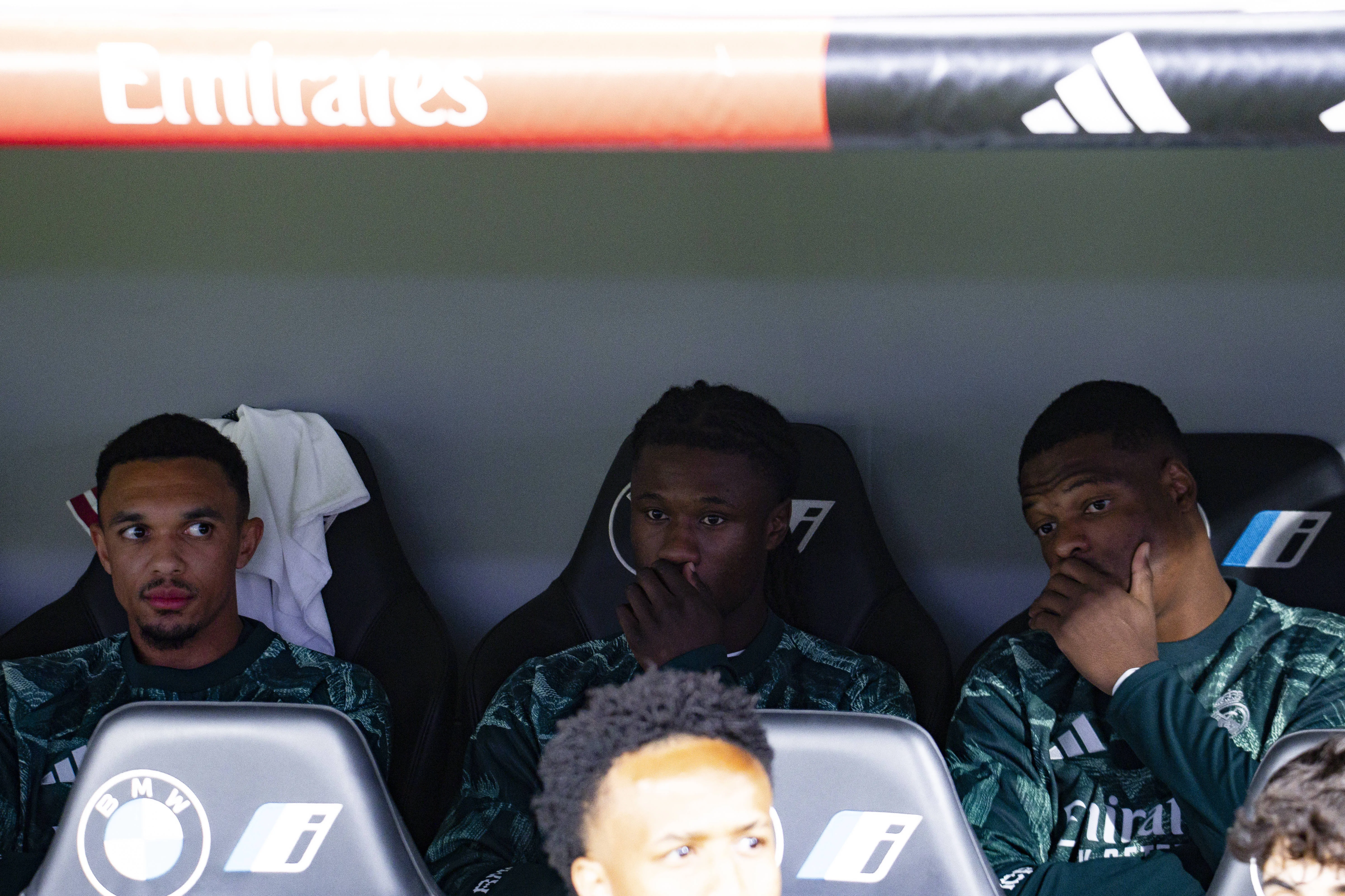Alexander-Arnold, Camavinga e Dumfries no banco de reservas em jogo do Real Madrid