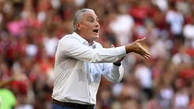 Pergunta sobre Daniel Alves rouba a cena em coletiva &lsquo;protocolar&rsquo; de Tite, p&oacute;s Flamengo x Fluminense