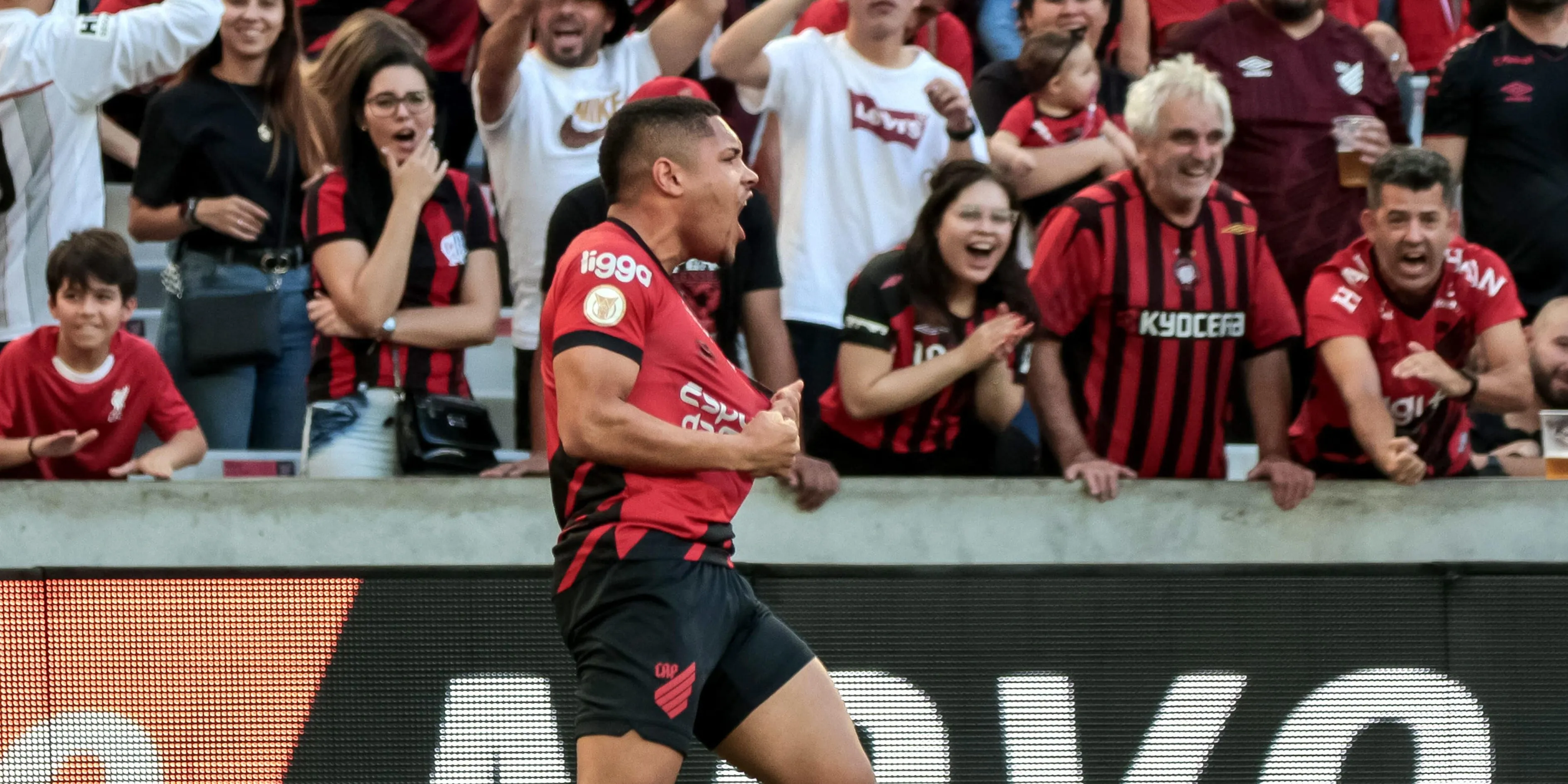 O Athletico dominou o Corinthians e s&oacute; n&atilde;o goleou porque C&aacute;ssio foi absurdo