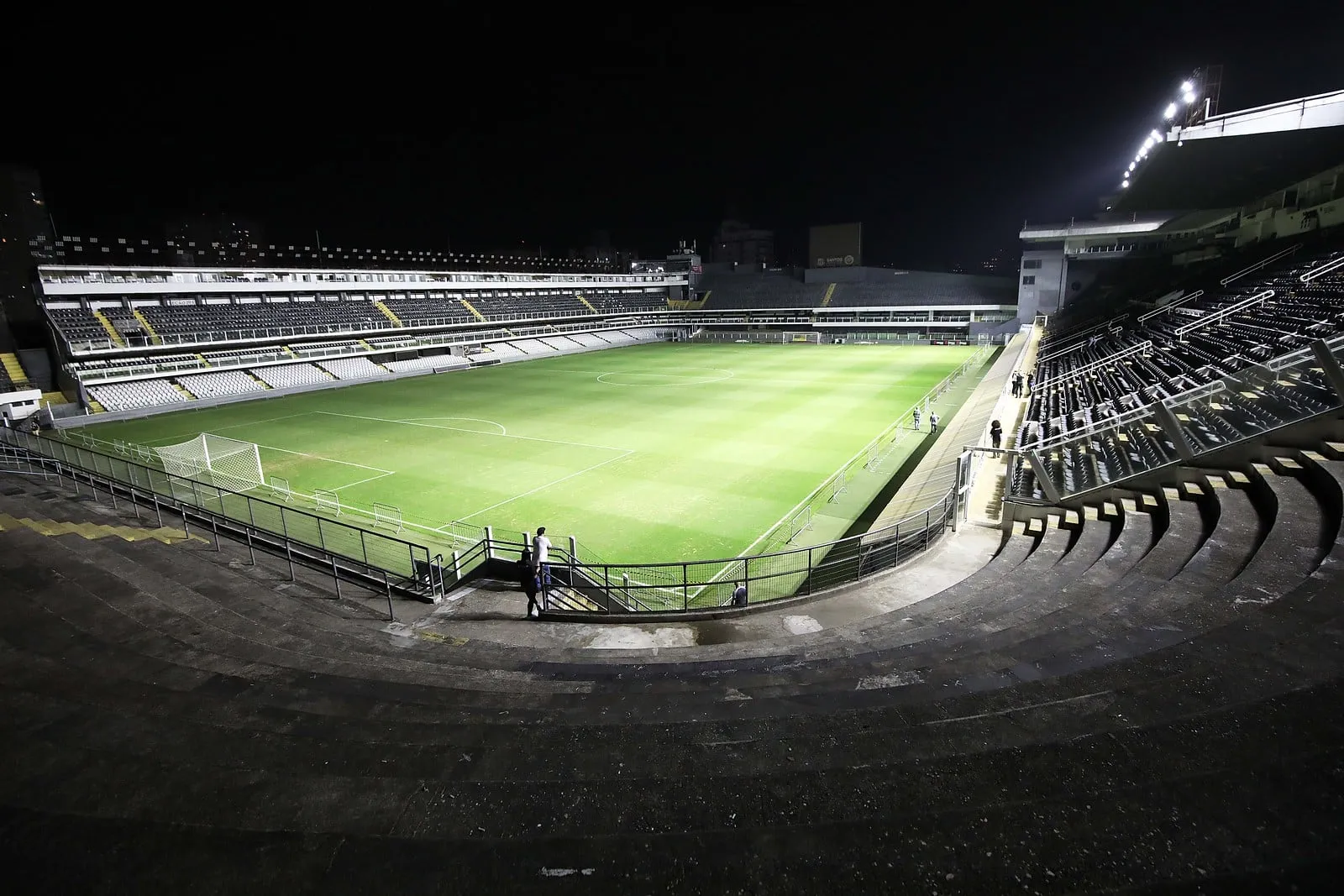Santos: pai de santo faz trabalho na Vila Belmiro para evitar rebaixamento no Brasileir&atilde;o