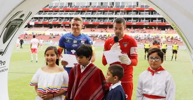 Com crian&ccedil;as representando as regi&otilde;es do pa&iacute;s, o Campeonato Equatoriano quis transmitir uma &ldquo;mensagem de paz&rdquo;
