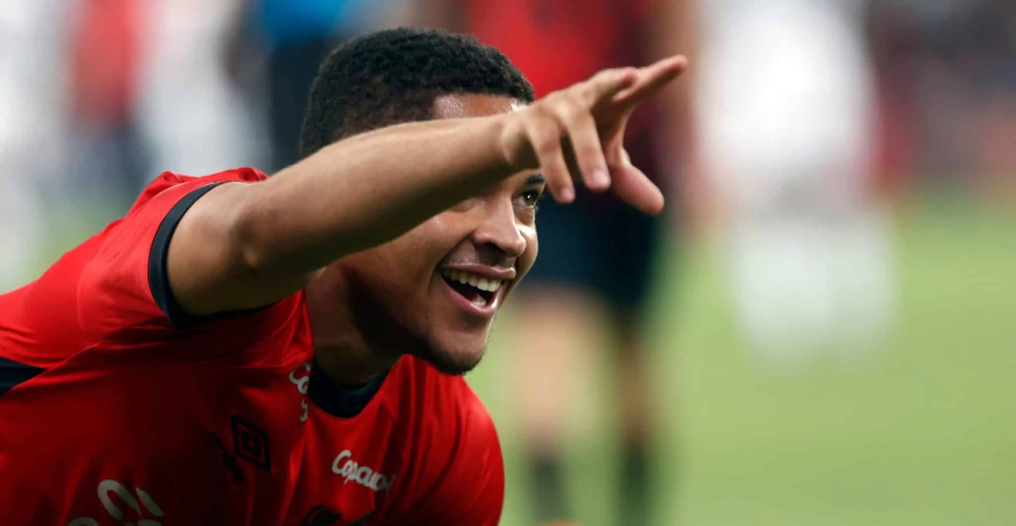 Num joga&ccedil;o com cara de mata-mata, Vitor Roque deu um choque imediato e Bento se agigantou para segurar o Galo