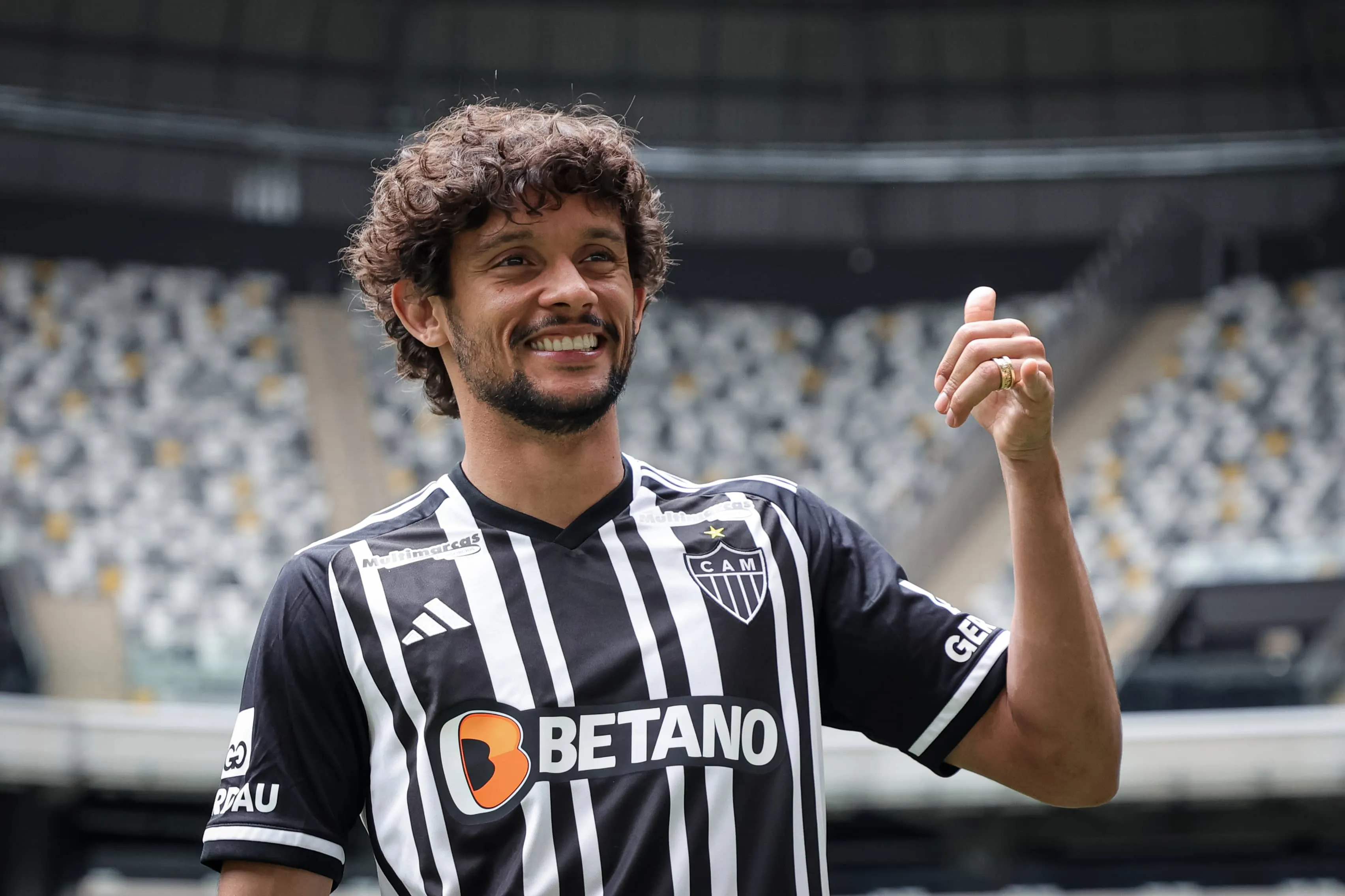 Paulinho e Arana s&atilde;o os exemplos de Scarpa no Atl&eacute;tico-MG ap&oacute;s passagem ruim na Europa