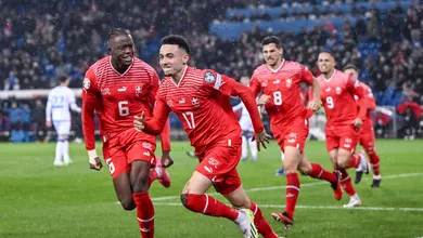 Su&iacute;&ccedil;a sofre mais um &lsquo;apag&atilde;o&rsquo;, mas empate com o Kosovo &eacute; o suficiente para vaga na Eurocopa