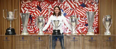 &Eacute; raro ver a grandeza que Filipe Lu&iacute;s se despede do Atl&eacute;tico de Madrid, como lenda do clube