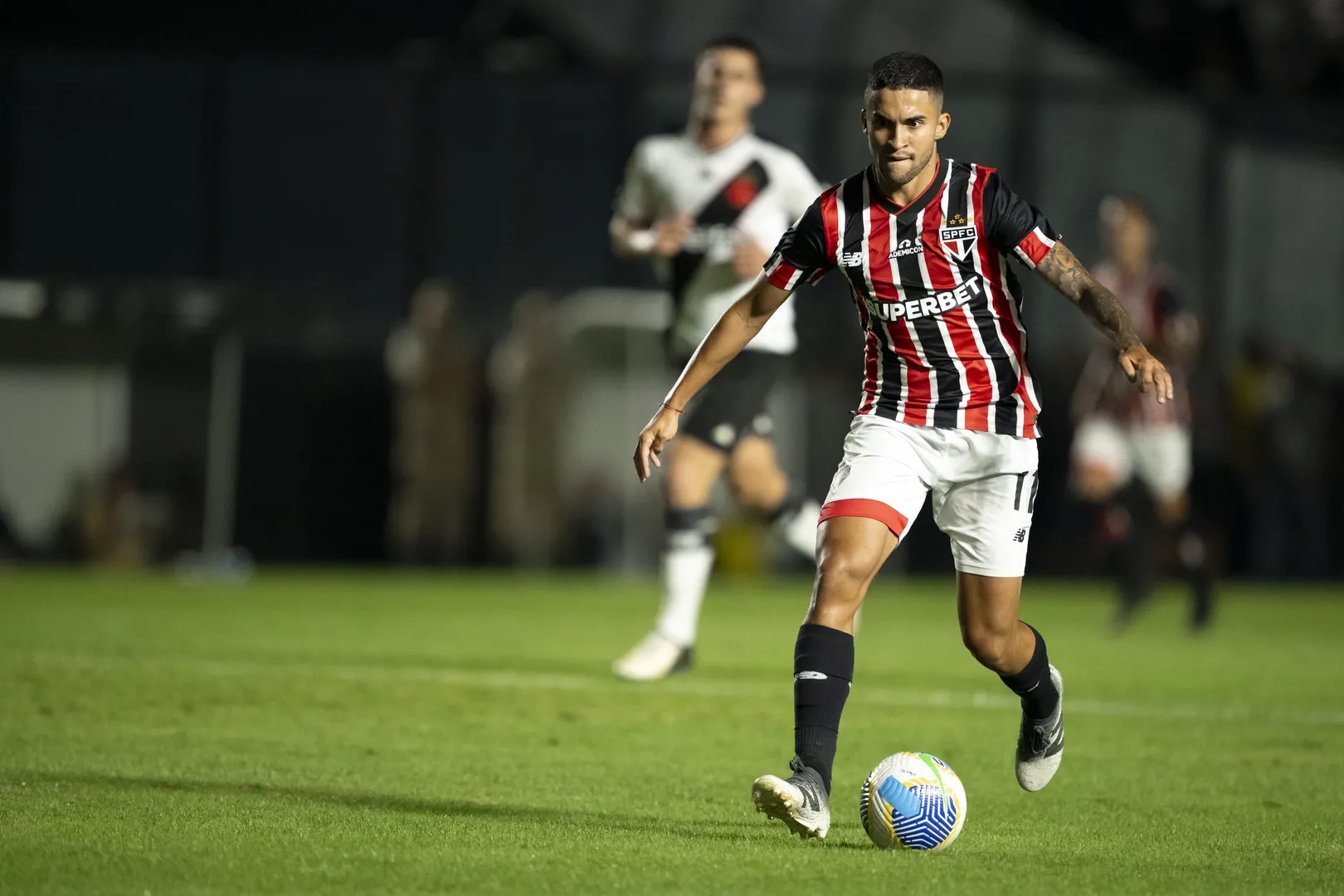 Rodrigo Nestor, em a&ccedil;&atilde;o pelo S&atilde;o Paulo