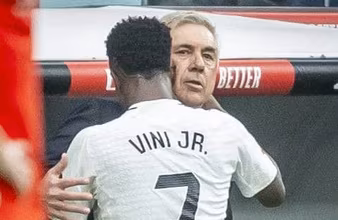 Ancelotti defende Vinicius Junior ap&oacute;s expuls&atilde;o: &lsquo;&Eacute; dif&iacute;cil ser ele&rsquo;