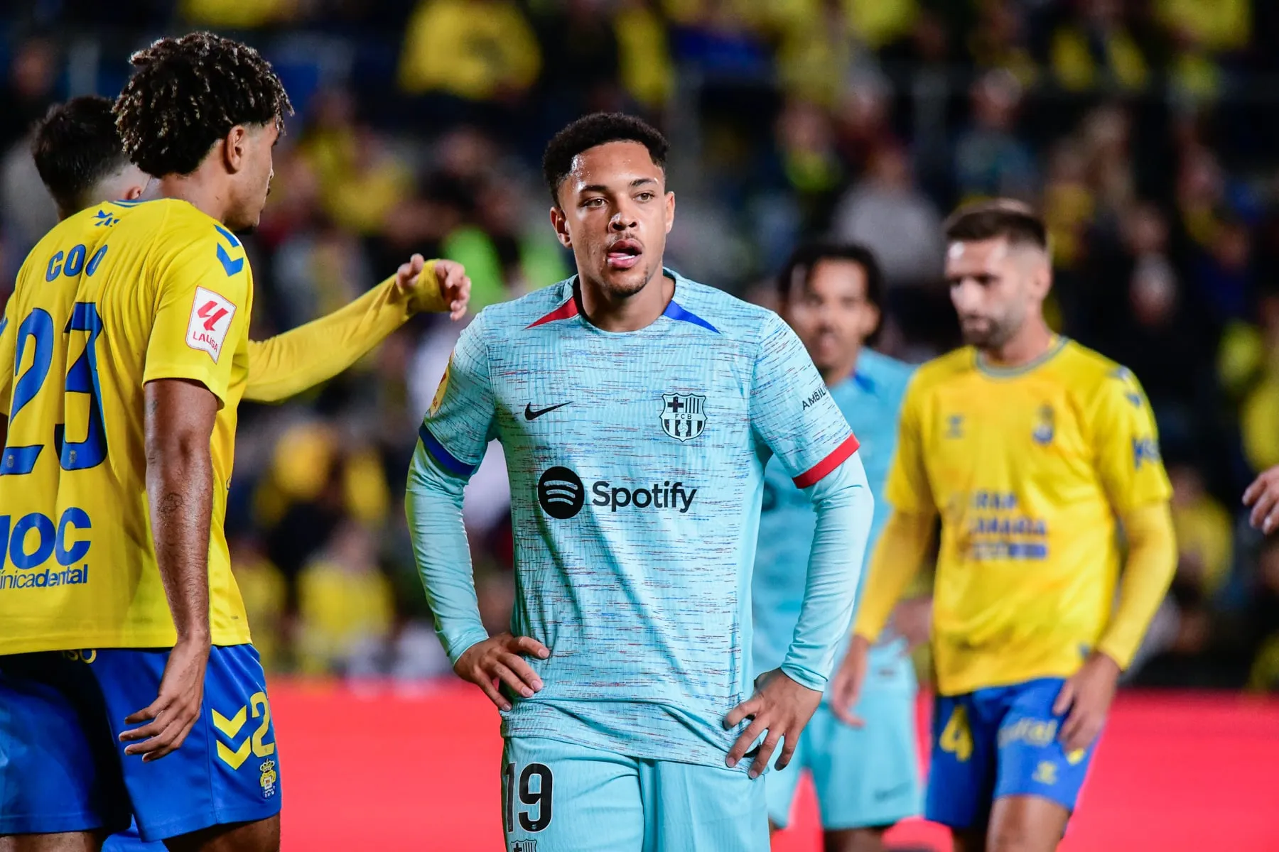 &lsquo;Temos que ter cautela&rsquo;: Xavi blinda Vitor Roque, e momento de press&atilde;o s&oacute; atrapalha in&iacute;cio no Barcelona