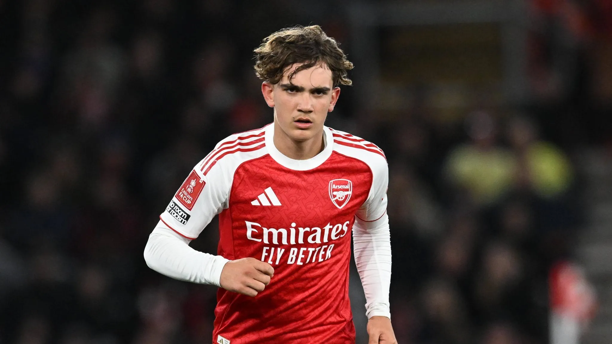 Wilshere: &lsquo;Dowman tem qualidade suficiente para ir para a Copa do Mundo. A Espanha o levaria&rsquo;