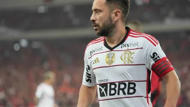 Everton Ribeiro empilha propostas, mas mant&eacute;m Flamengo como prioridade em reta final